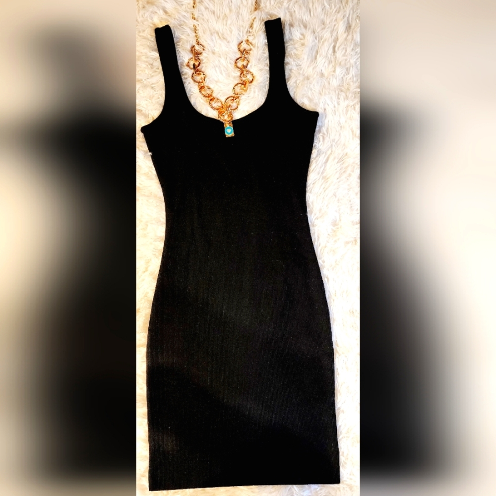 Love tree little black dress,euc,size small,ribbed material